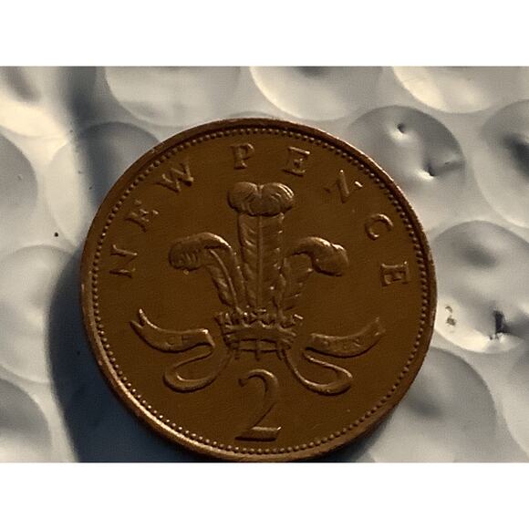 1981 Very Rare 2 Pence (New Pence) Queen Elizabeth II British Coin - Picture 2 of 7